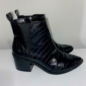 Snake skin print black ankle boot.